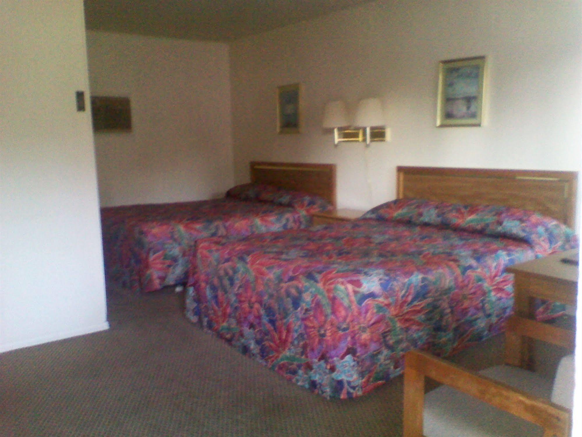 Capri Motel Mackinaw City Exterior foto